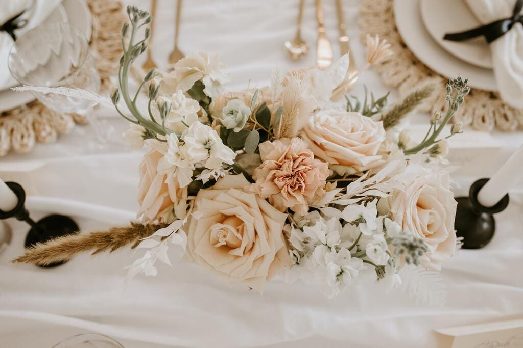 table couverts fleurs mariage animation souvenirs photo
