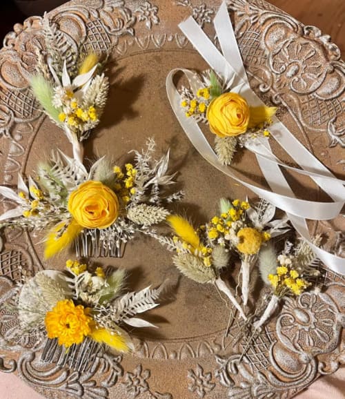 thème mariage jaune fleurs séchées